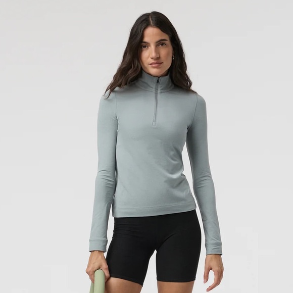 NEW Vuori Halo Essential Half ZipDreamKnit Pullover
Chalk Blue Heather - Picture 3 of 9